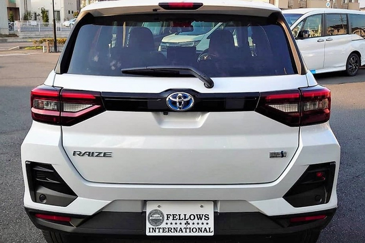 Theo hãng Toyota, Raize Hybrid 2022 chỉ tiêu thụ lượng xăng trung bình là 28 km/lít (khoảng 3,57 lít/100 km). Ngoài ra, xe còn có chế độ lái chỉ dùng một bàn đạp Smart Pedal (S-PDL) nhờ hệ thống phanh tái sinh năng lượng. Chế độ lái này cho phép tài xế có thể giảm tốc, dừng xe và di chuyển mà chỉ dùng bàn đạp ga.