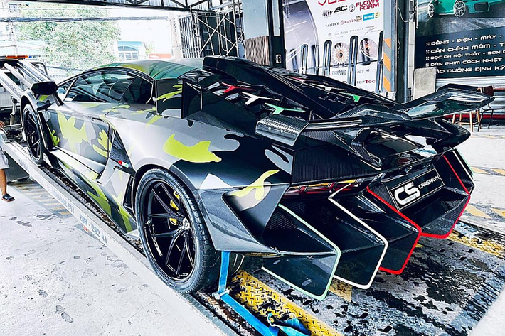 Nguyên bản siêu xe Lamborghini Aventador LP700-4 được trang bị động cơ V12, dung tích 6.5 lít, tạo ra công suất tối đa 700 mã lực và mô-men xoắn cực đại 690 Nm tại vòng tua máy 5.500 vòng/phút. "Trái tim" này kết hợp cùng hộp số tự động 7 cấp ISR và hệ dẫn động 4 bánh, nhờ đó, xe chỉ mất khoảng 2,9 giây để tăng tốc từ vị trí xuất phát lên 100 km/h trước khi đạt vận tốc tối đa 350 km/h.