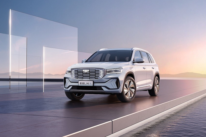 Phiên bản mới của dòng SUV cỡ trung Geely Xingyue L đã lần đầu tiên trình làng tại thị trường Trung Quốc vào hồi tháng 4 năm nay. Sau hơn nửa năm, mẫu xe này chuẩn bị được bổ sung phiên bản hybrid mới mang tên Thor Hi·X. Trước thời điểm đó, những hình ảnh, thông tin và giá tạm tính của Geely Xingyue L Thor Hi·X 2022 mới tại thị trường Trung Quốc đã được hé lộ.