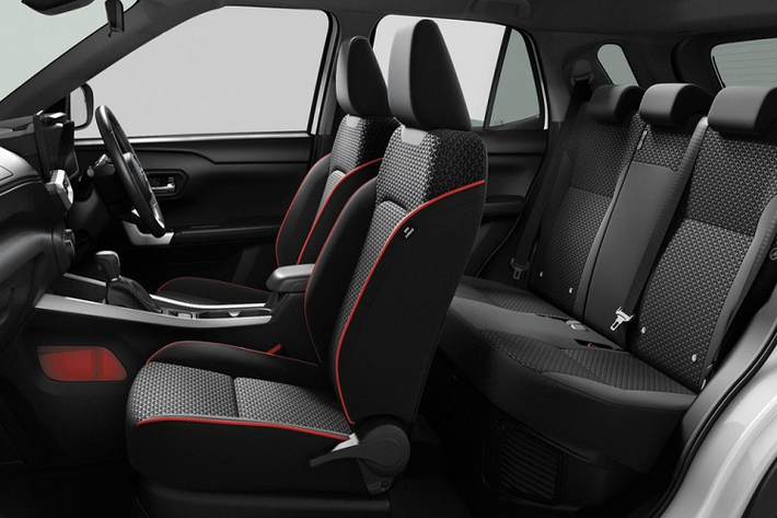 Nếu không thích xe hybrid, khách hàng Nhật Bản có thể mua phiên bản dùng động cơ xăng thông thường của của Toyota Raize và Daihatsu Rocky 2022. Trước đây, hai mẫu SUV cỡ A này chỉ có 1 loại động cơ tại thị trường Nhật Bản là máy xăng 3 xi-lanh, tăng áp, dung tích 1.0L, sản sinh công suất tối đa 98 mã lực và mô-men xoắn cực đại 140 Nm. Tuy nhiên, ở phiên bản 2022, Toyota Raize và Daihatsu Rocky có thêm động cơ xăng 3 xi-lanh, dung tích 1.2L mới, kết hợp với hệ dẫn động 1 cầu và hộp số biến thiên vô cấp CVT.
