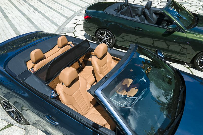 Ngoài ra, BMW 4 Series Convertible hoàn toàn mới còn trang bị chức năng làm ấm cổ được tích hợp ở khu vực tựa đầu cho hàng ghế trước, mang lại cảm giác thoải mái tối đa cho người lái khi xe đang ở chế độ hạ mui. Mặt táp-lô bọc da Sensatec, bề mặt nội thất còn được ốp nhôm Tetragon với viền Chrome bóng bẩy, nút bấm mạ kim loại sang trọng ở phần cửa xe, hệ thống điều hòa tự động 3 vùng, cùng với đó 4 Series Convertible cũng trang bị tấm chắn ngăn gió lùa ở hàng ghế sau giúp mang lại cảm giác thư thái cho hành khách trên xe.
