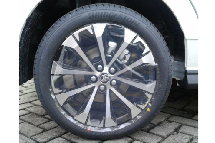 Giá xe Toyota Veloz 2022 tại thị trường Indonesia dự kiến dao động từ 251,2 - 292,8 triệu Rupiah (397 - 463 triệu đồng). Khác với Toyota Avanza thế hệ mới, Veloz 2022 nhiều khả năng sẽ không được đưa về Việt Nam mà chỉ dành cho thị trường Indonesia.