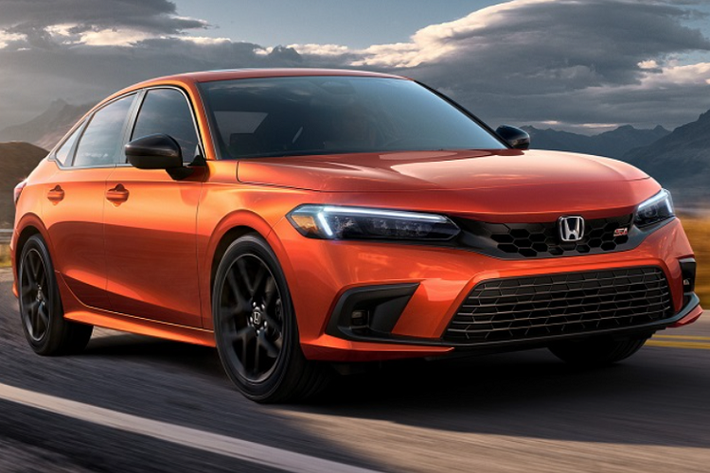 Honda Civic Si 2022 mới được hãng xe Nhật Bản gọi là một phiên bản Civic Si có khả năng xử lý tốt nhất, nhiều trang bị nhất và cảm giác lái thú vị nhất từ trước đến nay. Xe vẫn sử dụng khối động cơ 1.5L nhưng đã được nâng cấp, đi kèm hộp số sàn 6 cấp với công nghệ Rev Match Control System có khả năng tự điều chỉnh vòng tua máy tối ưu nhất cho vị trí bánh răng tương ứng.