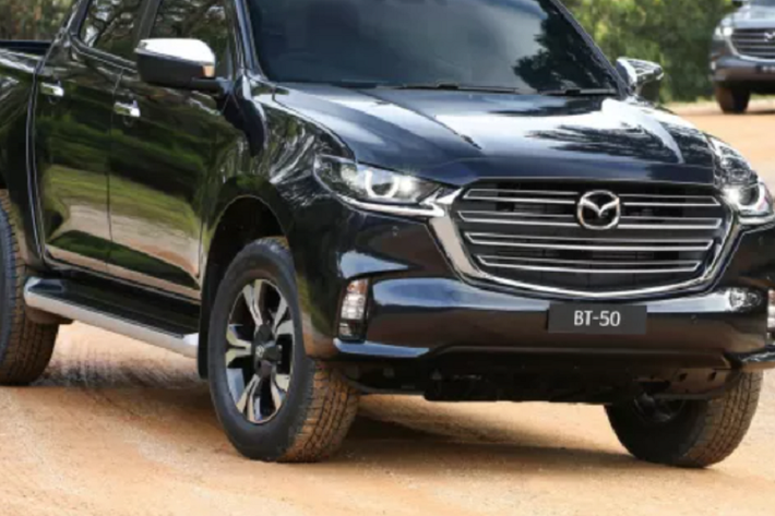 Theo Paultan, Mazda BT-50 2022 tại Malaysia được phân phối tổng cộng 5 phiên bản, nhập khẩu từ Thái Lan bao gồm: 1.9L MT cabin đơn, bên cạnh 4 phiên bản cabin đôi gồm 1.9L Mid MT, 1.9L Mid AT, 1.9L High AT và bản cao nhất là 3.0L High Plus AT. Trong đó, phiên bản BT-50 1.9L High AT sẽ có giá 124.179 RM (677 triệu đồng), trong khi bản 3.0L High Plus AT cao cấp nhất có giá 143.218 RM (781 triệu đồng).