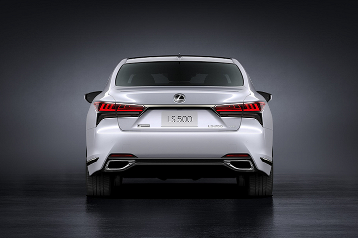 Phiên bản Lexus LS 500 AWD công bố mức giá khởi điểm là 79,250 USD. Phiên bản LS 500 với gói nâng cấp thể thao F Sport và hệ dẫn động cầu sau RWD được Lexus công bố giá bán là 79,600 USD. Phiên bản đắt nhất trong số bốn biến thể được bán ra thị trường chính là bản Lexus LS 500 F Sport AWD với giá niêm yết lên tới 82,850 USD.