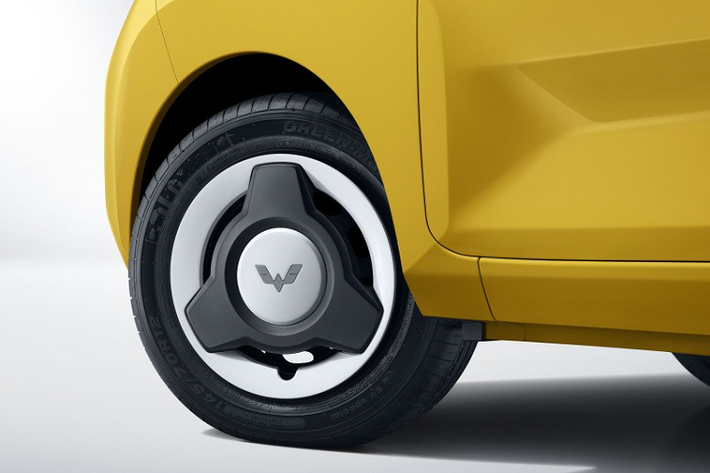 Hiện chưa rõ giá xe Wuling Hongguang Mini EV sẽ bán ra bao nhiêu tại thị trường Indonesia. Trong khi đó, tại Trung Quốc, giá xe chỉ dao động từ 28.000 - 38.800 Nhân dân tệ (khoảng 100 - 138 triệu đồng).