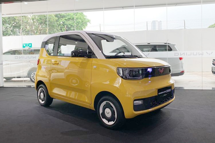 Wuling Hongguang Mini EV giá rẻ là mẫu ôtô điện đã chính thức được bày bán ở thị trường Trung Quốc vào hồi tháng 7/2020. Chẳng bao lâu sau đó, mẫu ô tô 4 chỗ giá siêu rẻ này đã nhanh chóng vươn lên trở thành xe điện bán chạy nhất ở thị trường tỷ dân này, vượt mặt Tesla Model 3.