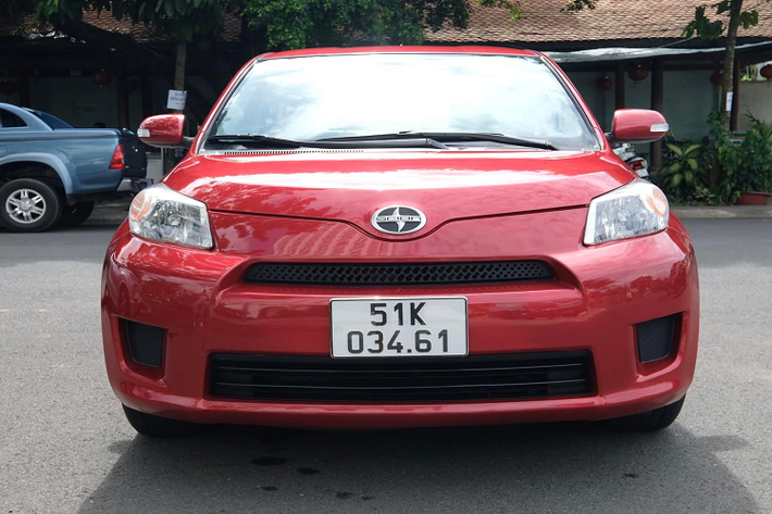 Scion xD cỡ nhỏ hiện nay đã bị Toyota khai tử tại thị trường Mỹ. Trước đây, mẫu xe hatchback này được sản xuất dành riêng cho giới trẻ, tuy nhiên hiện tại nhiệm vụ này đã được thay thế bởi các mẫu xe trẻ trung của Toyota như Yaris hay Corolla Hatchback. Một số ít xe Scion xD có mặt tại Việt Nam theo dạng nhập khẩu không chính hãng khoảng thời gian 10 năm trước.