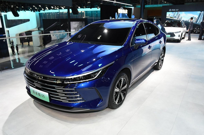 Tại Triển lãm Ô tô Quảng Châu 2021, thương hiệu xe điện Trung Quốc BYD đã mang đến một mẫu xe hoàn toàn mới gọi là Destroyer 05. Đây là một mẫu sedan cỡ C, giá xe BYD Destroyer 05 dao động khoảng 120.000 – 150.000 nhân dân tệ (tương đương 425 – 532 triệu đồng), cho dù nhà sản xuất vẫn chưa tiết lộ mức giá và thời điểm ra mắt thị trường cụ thể.