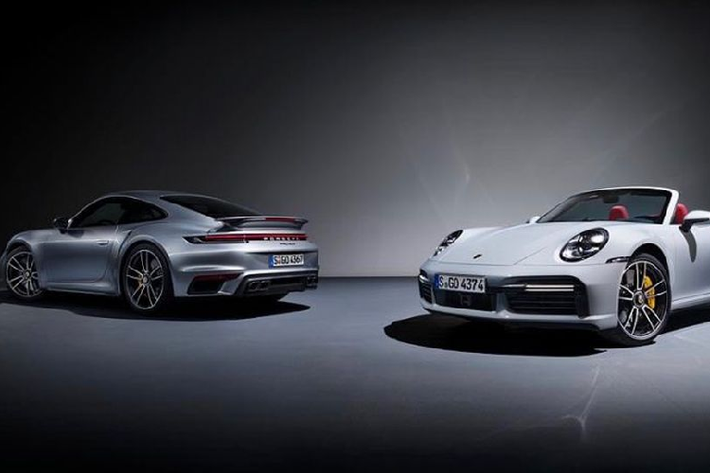 Porsche 911 Turbo S Siêu xe thể thao Porsche 911 Turbo S được đánh giá là mạnh nhất trong lịch sử của hãng xe xứ Stuttgart. So sánh với các biến thể tiêu chuẩn, 911 Turbo S 2021 sở hữu nhiều nâng cấp về mặt trang bị nội, ngoại thất và đặc biệt là khối động cơ.