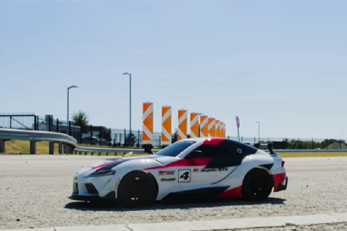 Với hệ dẫn động AWD, Toyota GR Supra GT4 RC có tốc độ tối đa khoảng 50 km/h, vì vậy nó không phải là chiếc xe RC nhanh nhất mà Traxxas từng sản xuất - đó sẽ là XO-1, chiếc xe RC nhanh nhất thế giới với thời gian gia tốc 0-160 km/h trong dưới 5 giây và tốc độ tối đa hơn 160 km/h.