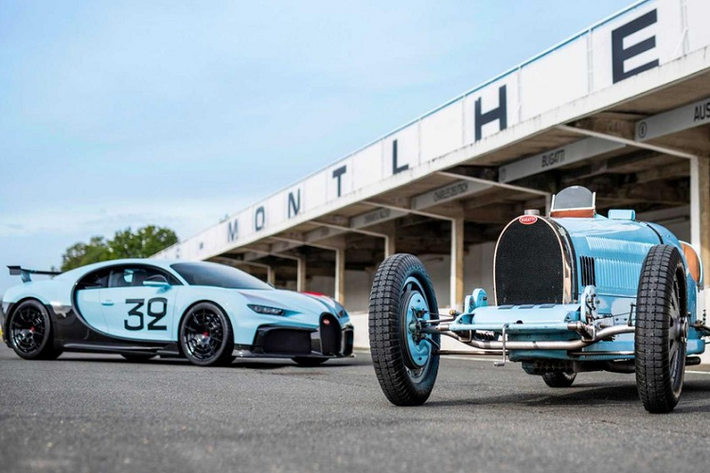 Giờ đây, Bugatti mới bổ sung thêm vào danh sách những chiếc Chiron đặc biệt đó một cái tên nữa là Chiron Pur Sport “Grand Prix”, dự án đầu tiên được thực hiện bởi chương trình tùy chỉnh xe Bugatti Sur Mesure. Chuyện này có nghĩa rằng nó là một chiếc xe đặt hàng làm riêng và hết sức độc đáo.