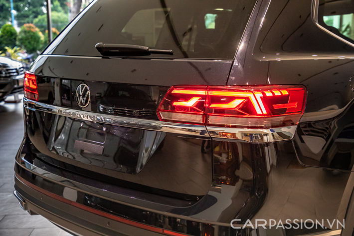 Đáng tiếc Volkswagen Teramont 2021 tại Việt Nam không được trang bị an toàn chủ động và camera 360 độ, ghế sưởi hàng thứ 2,... Tuy nhiên, với mức giá 2,349 tỷ đồng, Volkswagen Teramont 2021 vẫn là mẫu xe hấp dẫn nếu bạn đang tìm kiếm chiếc SUV 7 chỗ cỡ lớn, có hệ dẫn động 4 bánh toàn thời gian, có không gian đủ cho 7 người và hành lý, xe nhập khẩu và đến từ thương hiệu Đức