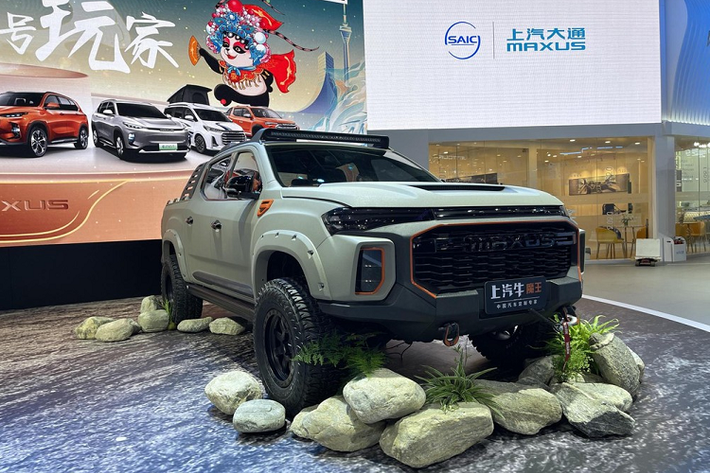 Lần đầu ra mắt dưới dạng xe concept tại Triển lãm Ô tô Thành Đô, mẫu bán tải SAIC Maxus Bull Demon King 2022 mới (tên xe tiếng Trung là: “Ngưu Ma Vương”) cuối cùng đã sẵn sàng đi vào sản xuất. Ngoài cái tên cực kêu ra, Bull Demon King có thiết kế táo bạo như thể bước ra từ một bộ phim hành động Hollywood.