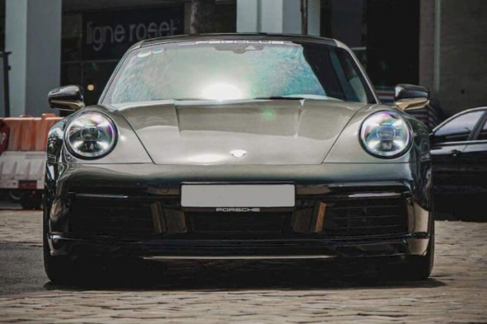 Tại Việt Nam, những chiếc Porsche 911 độ TechArt không phải quá hiếm nhưng đây là chiếc 911 thế hệ 992 đầu tiên được nâng cấp bởi hãng độ đình đám nước Đức.
