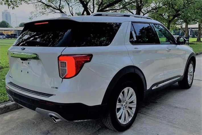 Trang bị an toàn cũng sẽ là điểm nhấn của Ford Explorer 2022. Được biết, xe sẽ có gói công nghệ Co-Pilot360 gồm các tính năng hấp dẫn như hỗ trợ phòng tránh va chạm, phát hiện người đi bộ, cảnh báo va chạm sớm, phanh khẩn cấp tự động, ga tự động thích ứng, hỗ trợ giữ làn đường hay camera 360 độ.