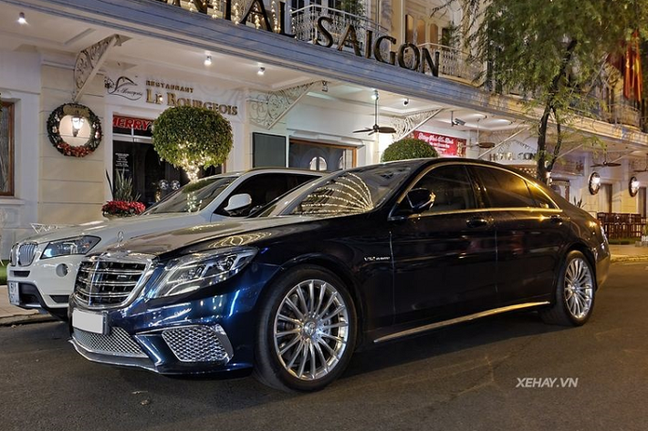 Đó là lý do khiến đến bây giờ cả Việt Nam vẫn chỉ có duy nhất một chiếc Mercedes-AMG S65 W222 hàng hiếm, xe được nhập khẩu chính hãng về nước vào đầu năm 2016. Ở thời điểm đó, giá xe Mercedes-AMG S65 có mức niêm yết từ 12,799 tỷ đồng.
