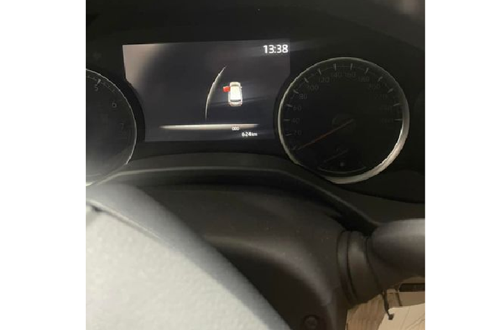 Đặc biệt, thế hệ mới của Toyota Land Cruiser chứng kiến sự ra đi của khối động cơ V8 cũ để chuyển sang động cơ xăng tăng áp kép V6 3.5L cho công suất 409 mã lực và mô-men xoắn 650 Nm, kết hợp hộp số tự động 10 cấp và hệ dẫn động 4 bánh.