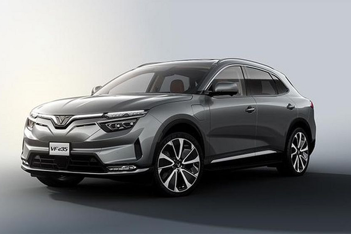 Tuần báo ôtô số 1 Bắc Mỹ cho biết, nhà sản xuất xe VinFast Việt Nam sẽ ra mắt thị trường Mỹ các mẫu SUV chạy điện VF e35 (cỡ D) và VF e36 (cỡ E). “Át chủ bài” của VinFast tại thị trường Mỹ dự kiến sẽ trang bị một loạt công nghệ thông minh như hệ thống hỗ trợ người lái nâng cao giúp giữ làn đường, cảnh báo va chạm cũng như các chức năng đỗ xe và triệu hồi xe tự động... Automotive News khẳng định năng lực công nghệ và sản xuất của VinFast hoàn toàn có thể giúp hãng hiện thực hóa “giấc mơ Mỹ” cũng như chiến lược quốc tế hóa đầy mạnh mẽ.