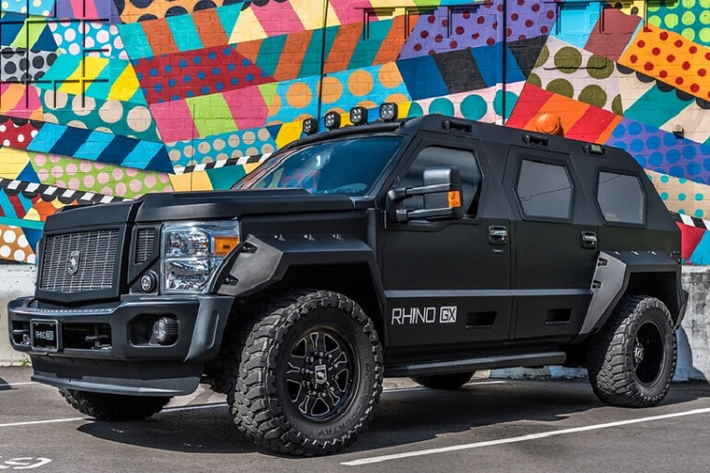 Giá bán của Rhino GX không được USSV tiết lộ chi tiết. Tuy nhiên được biết rằng khách hàng nếu muốn sở hữu USSV Rhino GX sẽ phải đặt cọc 25% giá trị của chiếc xe nếu sống tại Mỹ, hoặc 50% nếu ở các quốc gia khác.
