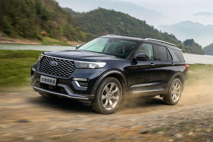 Tại Việt Nam, giá xe Ford Explorer 2021 bán ra từ 1,999 tỷ đồng, thế hệ mới đã được đại lý nhận cọc từ tháng 4 năm nay với giá tạm tính 2,268 tỷ đồng.