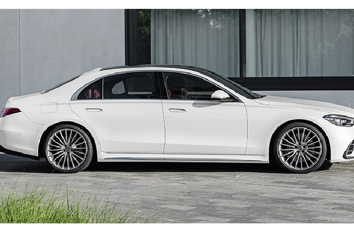 Theo như chia sẻ của 1 nhân viên bán xe Mercedes-Benz, lô hàng xe sang Mercedes-Benz S-Class 2021 chính hãng đầu tiên về nước dự kiến là vào quý I năm 2022. Mức giá bán của những chiếc xe Mercedes-Benz S-Class 2021 chính hãng cũng được người này tiết lộ ở 1 con số sẽ khiến không ít người bất ngờ.