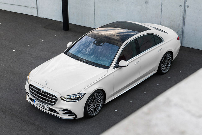 Nhiều khả năng phiên bản xe sang Mercedes-Benz S500 4Matic 2021 sẽ được các đại gia Việt chọn mua nhiều nhất, xe dùng động cơ xăng 6 xi-lanh thẳng hàng, tăng áp, dung tích 3.0 lít, sản sinh ra công suất tối đa 435 mã lực và mô-men xoắn cực đại 520 Nm.