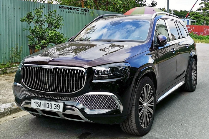Rất thú vị là doanh nhân Hải Phòng bấm biển cho chiếc Mercedes-Maybach GLS 600 đắt tiền này đẹp không kém gì các mẫu xe SUV đắt tiền khác mình đang sở hữu như Lamborghini Urus hay Range Rover Autobiography đời cũ nhưng mang biển tứ quý 5 của Hải Phòng.