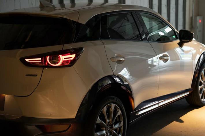 Tại thị trường Nhật Bản, xe sẽ có tổng cộng 9 bản trang bị, giá xe Mazda CX-3 2022 bán dao động từ 1,892 - 3,212 triệu Yên (khoảng 376,5 - 639 triệu đồng). Riêng phiên bản Super Edgy có giá từ 2.491.500 - 3.212.000 Yên (khoảng 496 - 639 triệu đồng).