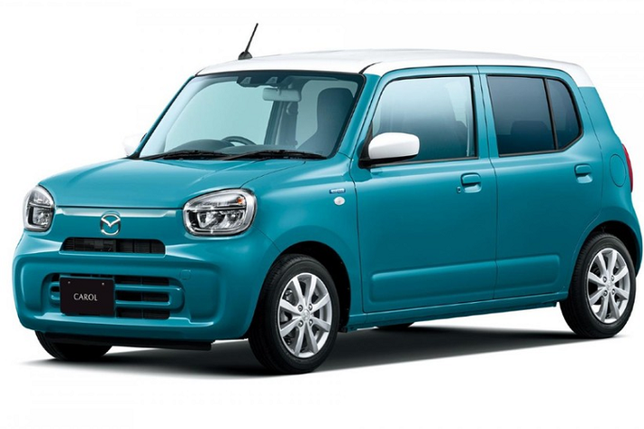 Thuộc phân khúc kei car, mẫu xe cỡ nhỏ Mazda Carol 2022 sở hữu thiết kế gần như giống hệt Suzuki Alto mới, trừ logo. Mẫu xe này cũng được trang bị lưới tản nhiệt hình thang khá hẹp trên đầu xe, nằm bên trên hốc gió trung tâm, và cụm đèn pha khá lớn.