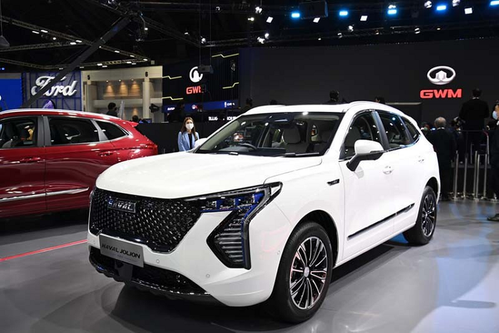 Mới đây, hãng xe Great Wall (Trường Thành) đã chính thức giới thiệu mẫu SUV cỡ nhỏ Haval Jolion 2022 tại Thái Lan. Đến triển lãm Thailand International Motor Expo 2021, mẫu SUV cỡ B này tiếp tục được trưng bày và giới thiệu với khách hàng. Tại thị trường này, Haval Jolion 2022 được chia thành 3 phiên bản là Tech, Pro và Ultra. Giá bán của xe dao động từ 879.000 - 999.000 Baht (khoảng 592 - 673 triệu đồng).