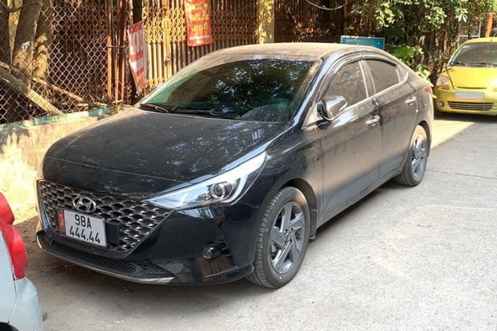 Theo chia sẻ của chủ xe, chiếc Hyundai Accent biển ngũ quý này vừa đăng ký vào ngày 3/12/2021 và đã di chuyển hơn 700 km.