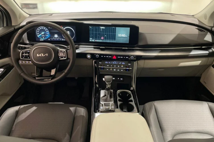 Bên cạnh động cơ Xăng V6 3.5. Chưa rõ Sedona 2021 tại Việt Nam sẽ sử dụng máy xăng vào. Vì tại thị trường Hàn Quốc, Sedona 2021 có lựa chọn động cơ xăng V6 3.5L MPi công suất (268hp + 332 Nm) và V6 3.5 GDi (290hp + 355 Nm).