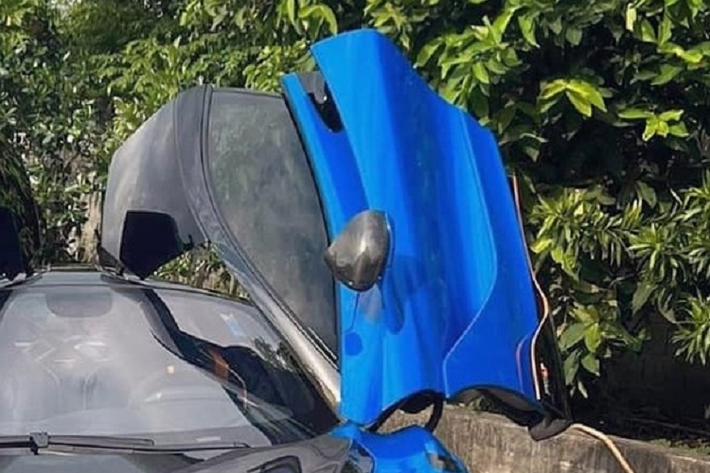 Đây là chiếc siêu xe McLaren 765LT đầu tiên tại Việt Nam đã có biển số. Ngoài ra, còn có 2 đại gia khác tại Việt Nam cũng đang sở hữu siêu xe giới hạn McLaren 765LT nhưng chưa rõ đã ra biển số cho xe hay chưa. Trong đó, chiếc xe McLaren 765LT thứ 4 về nước đã có mặt tại TP HCM với tờ giấy xe đi xét.