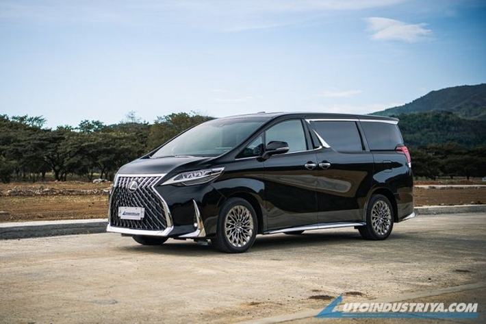 Với doanh số “ấn tượng” này, Lexus LM 2021 hạng sang hiện đang là mẫu xe bán chạy nhất của thương hiệu Lexus ở Philippines. Trước khi mẫu MPV này có mặt trên thị trường, Lexus RX là mẫu xe bán chạy đầu bảng của hãng xe sang Nhật Bản.