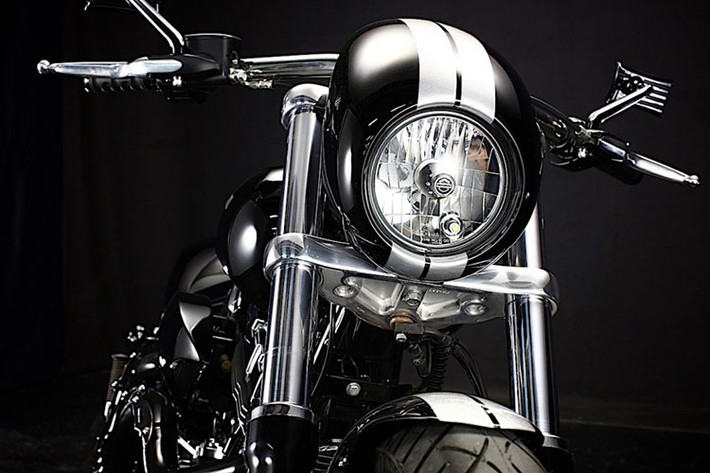 Mức giá xe Harley-Davidson Heart Breaker cũng như số chi phí độ từ Breakout đời 2015 hiện chưa được xưởng độ Bad Land tại Nhật Bản công bố.