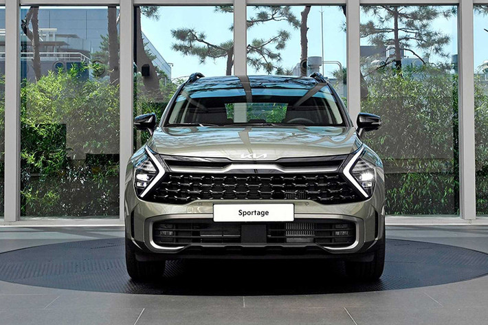 Đặc biệt, Kia Sportage Hybrid 2022 chỉ tiêu thụ lượng xăng trung bình là 16,7 km/lít (khoảng 5,9 lít/100 km) nếu dùng vành 17 inch. Ngoài Sportage, THACO còn lên kế hoạch bán hàng loạt mẫu xe mới khác tại Việt Nam trong thời gian tới như Telluride, Sorento PHEV và EV6.