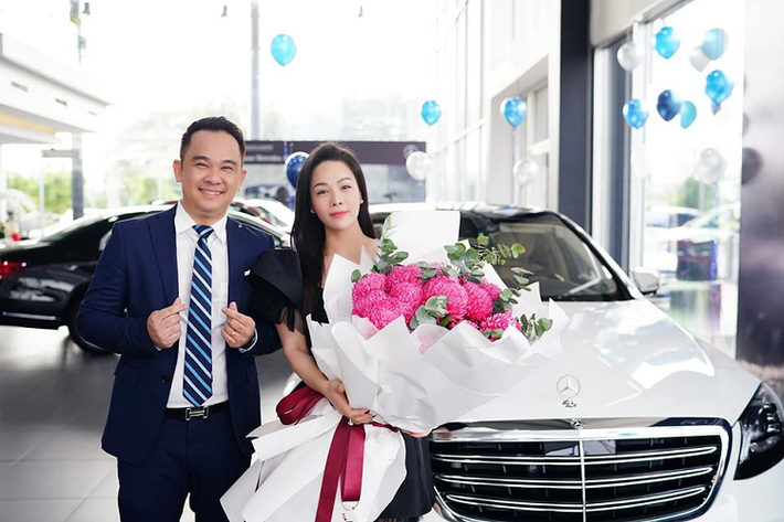 "Trái tim" chiếc xe sang Mercedes-Benz S450L Luxury của Nhật Kim Anh được trang bị khối động cơ xăng V6, dung tích 3.0 lít, sản sinh công suất tối đa 270 mã lực tại dải tua máy 5.500 - 6.000 vòng/phút cùng mô-men xoắn cực đại 500 Nm tại dải tua máy 1.800 - 4.500 vòng/phút.