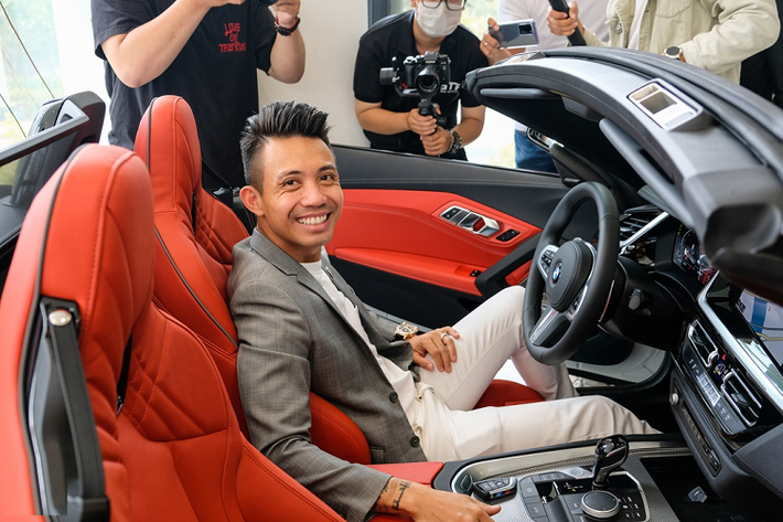 Những chiếc xe thể thao mui trần BMW Z4 thế hệ thứ 6 đã quay trở lại sử dụng mui mềm sau nhiều phiên bản dùng mui xếp cứng thuận tiện. Mui nỉ của BMW Z4 thế hệ thứ 6 có thể đóng mở trong thời gian 10 giây với điều kiện xe chạy ở tốc độ dưới 50 km/h.