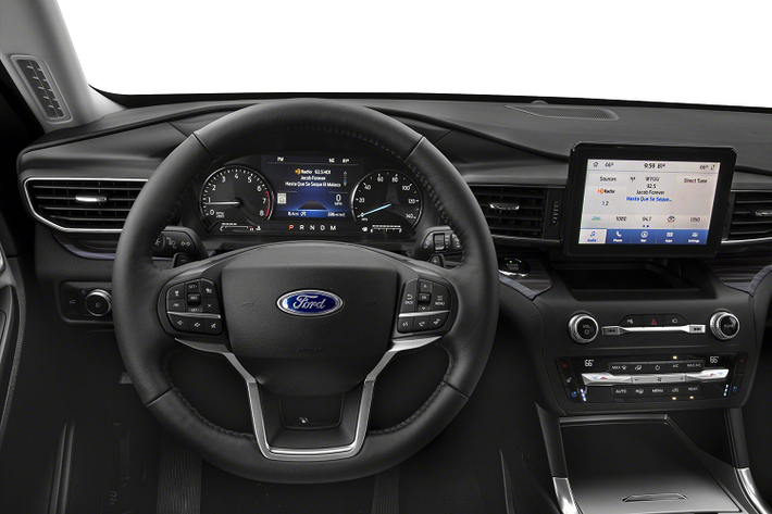 Sự tiện nghi trên Ford Explorer 2022 rất được chú trọng khi có thêm kính cách âm phía trước, cách âm khoang lái với động cơ tốt hơn, bộ sạc không dây, cửa sổ trời toàn cảnh và điều hòa tự động 3 vùng.
