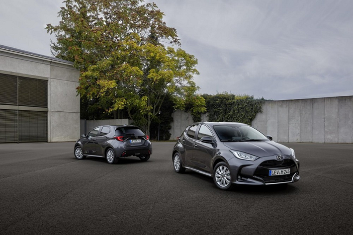 Điều đáng nói là vào hồi tháng 8 năm nay, hãng Mazda cũng đã ra mắt phiên bản 2022 của Mazda2 tại lục địa già. Theo hãng Mazda, hai mẫu xe Mazda2 2022 hatckback mới này sẽ được bán song song tại châu Âu.