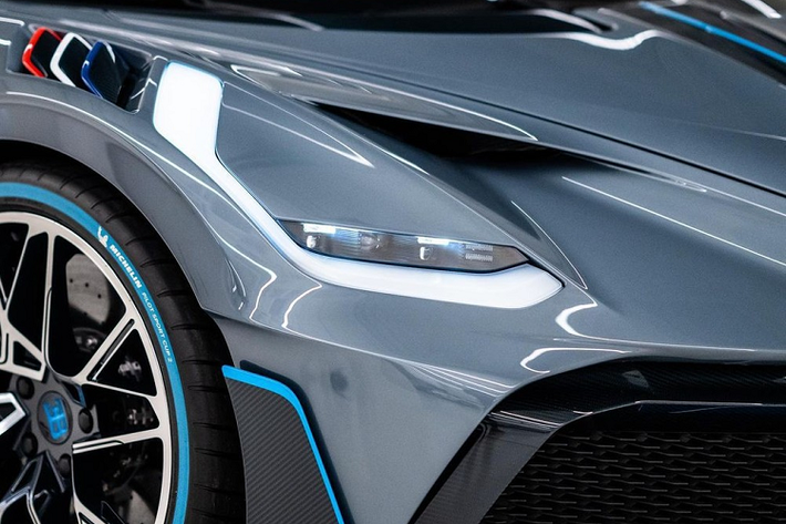 Đại gia này cho biết rất tiếc vì không thể mang Bugatti Divo về Malaysia bởi những luật lệ khắt khe về thuế của quê hương mình. Tuy nhiên, ông cũng hy vọng một ngày nào đó sẽ mang 1 trong 3 siêu phẩm hypercar mình đang để ở Singapore về Malaysia trưng bày để mọi người xem cũng như lái chúng trên đường đua quốc tế Sepang, nhưng chắc chắn đại gia này phải đảm bảo các thủ tục giấy tờ cần thiết.