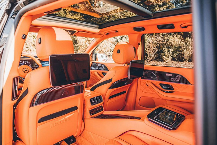 Cuối cùng, dù hãng xe Đức thiết kế Mercedes-Maybach GLS để dành cho các ông chủ và người lái thường là tài xế nhưng Brabus vẫn nâng cấp hiệu suất cho chiếc xe.