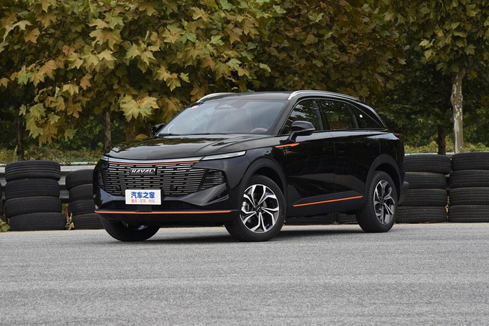 Sau khi được hé lộ những hình ảnh chính thức trong tháng 8, mẫu SUV Haval Shenshou 2022 mới (có nghĩa: “Thần Thú”) giờ đây đã chính thức được tung ra ở thị trường xe nội địa Trung Quốc. Nó là một mẫu SUV phong cách với thiết kế táo bạo, pha trộn các yếu tố thiết kế của một chiếc SUV truyền thống với các yếu tố của một chiếc coupe SUV hiện đại