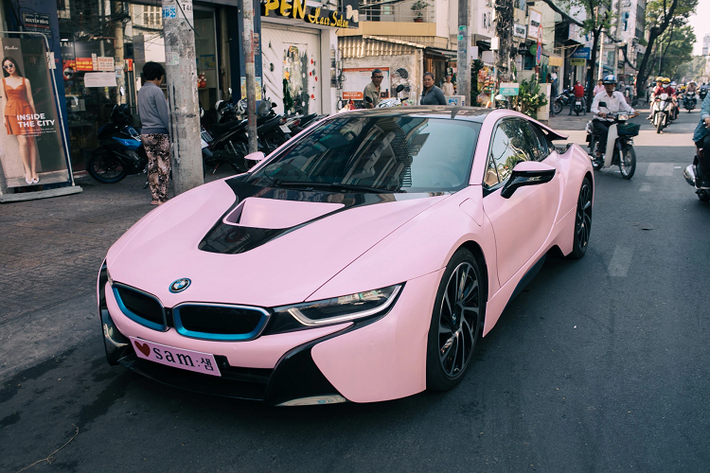 "Trái tim" chiếc xe sang Mercedes-Benz S450L Luxury của hot girl Sam mua vào năm ngoái được trang bị khối động cơ xăng V6, dung tích 3.0 lít, sản sinh công suất tối đa 270 mã lực tại dải tua máy 5.500 - 6.000 vòng/phút cùng mô-men xoắn cực đại 500 Nm tại dải tua máy 1.800 - 4.500 vòng/phút.