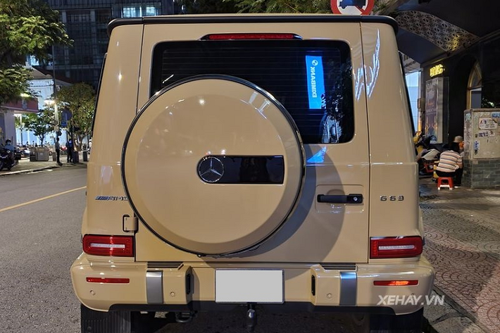 Thực tế, Mercedes-AMG G63 là một cái tên không còn xa lạ gì với bất cứ dân yêu và mê xe Việt nào bởi diện mạo đầy nam tính, khoẻ khoắn và vô cùng hầm hố mà siêu phẩm này sở hữu.