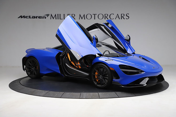 Giờ đây, khách hàng hoặc đơn giản là những người mê xe có thể tự tạo ra một chiếc McLaren 765LT Spider đặc biệt theo ý muốn của bản thân. McLaren cung cấp cho siêu xe mui trần 765LT Spider hàng loạt lựa chọn để mọi người mặc sức sáng tạo.