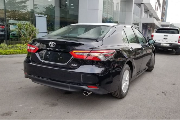Kia K5 GT-Line cao nhất sử dụng động cơ dung tích 2.5L Theta-III GDi cho ra công suất 191 mã lực và mô-men xoắn 246 Nm, hộp số tự động 8 cấp. Mức tiêu thụ nhiên liệu trong điều kiện đường hỗn hợp là 7,06 lít/100km.