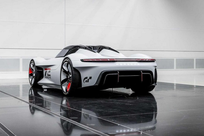 Đáng tiếc, Porsche không công bố chi tiết thông số kỹ thuật của siêu xe điện chỉ tồn tại trong thế giới ảo. Tuy nhiên, họ cũng dự định sẽ dùng nó làm nguồn cảm hứng cho một số mẫu xe tương lai.