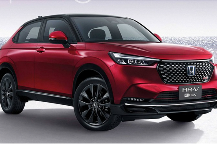 Ngoài ra, Honda HR-V 2022 mới còn đi kèm cụm pin lithium-ion, có thể sạc tự động khi xe đang chạy. Lượng xăng tiêu thụ trung bình của mẫu SUV hạng B này là 25,6 km/lít (khoảng 3,9 lít/100 km).Theo hãng Honda, hệ truyền động e:HEV có 3 chế độ chính, bao gồm EV, Hybrid Drive và Engine Drive.